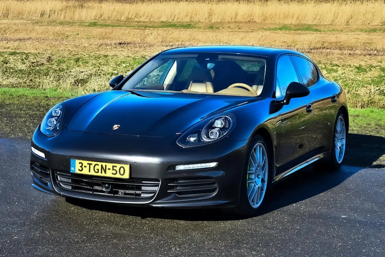 2014 Porsche Panamera 3.0 S E-Hybrid € 26.000 in options, photograph 4