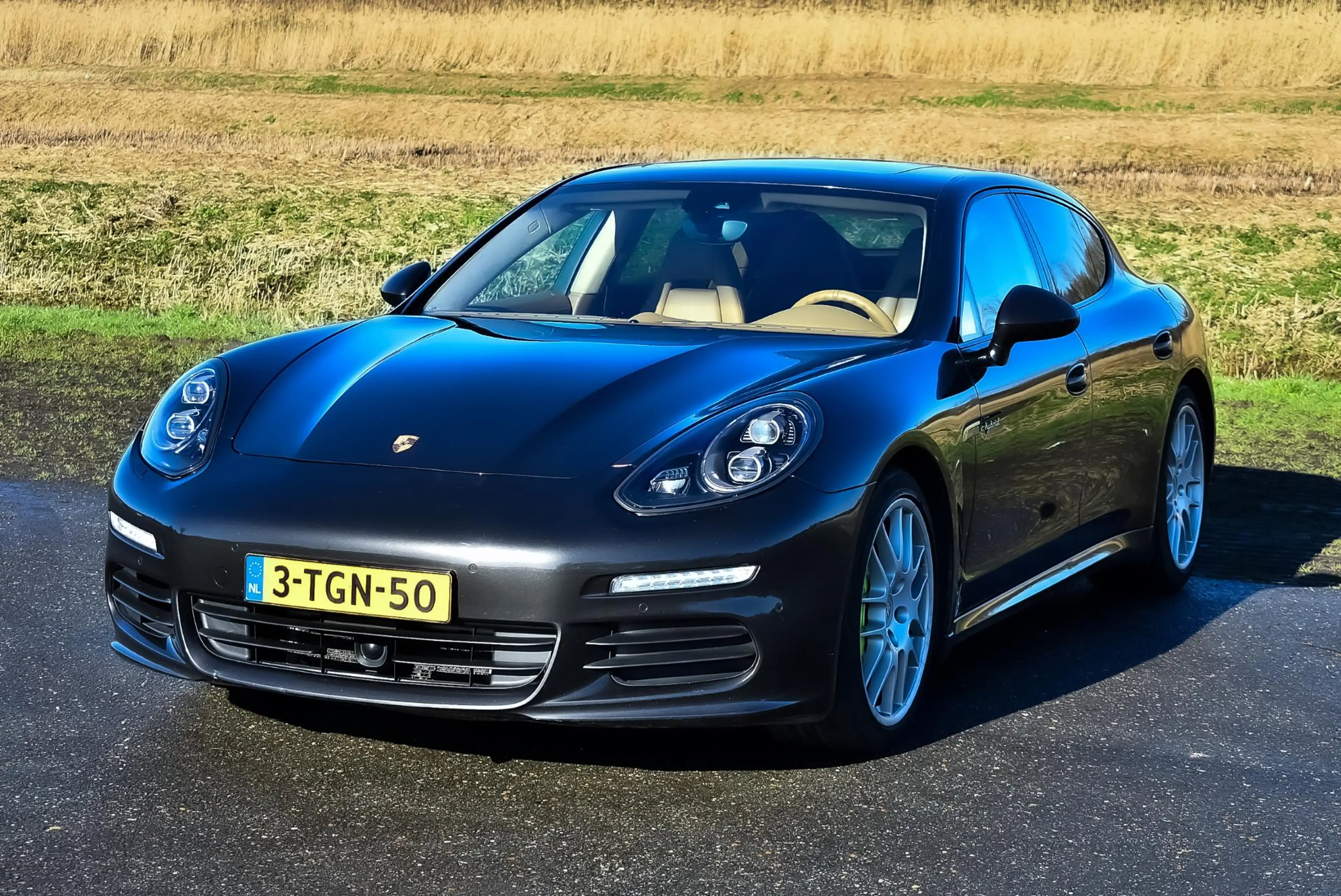 Porsche Panamera 3.0 S E-Hybrid € 26.000 in options — photo 4