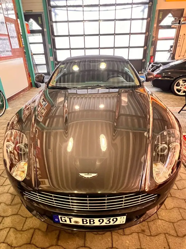 Aston Martin DB9