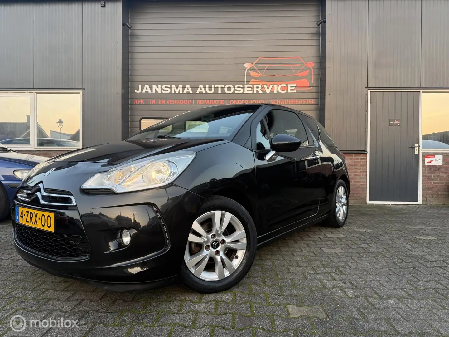 Citroen DS3 1.4 Chic uitvoering! APK|Airco|Cruise Zwart - 2