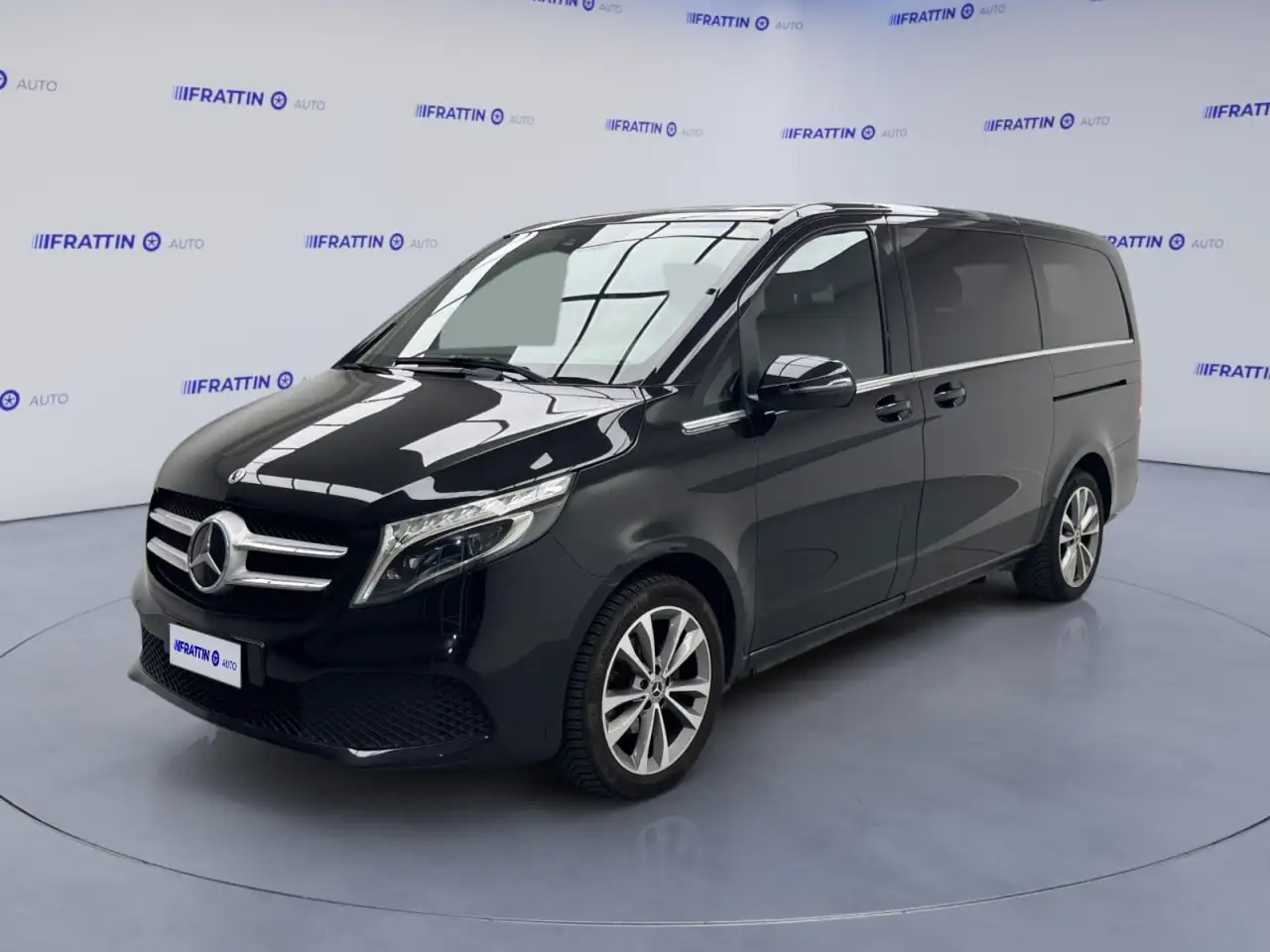 Mercedes-Benz V 220
