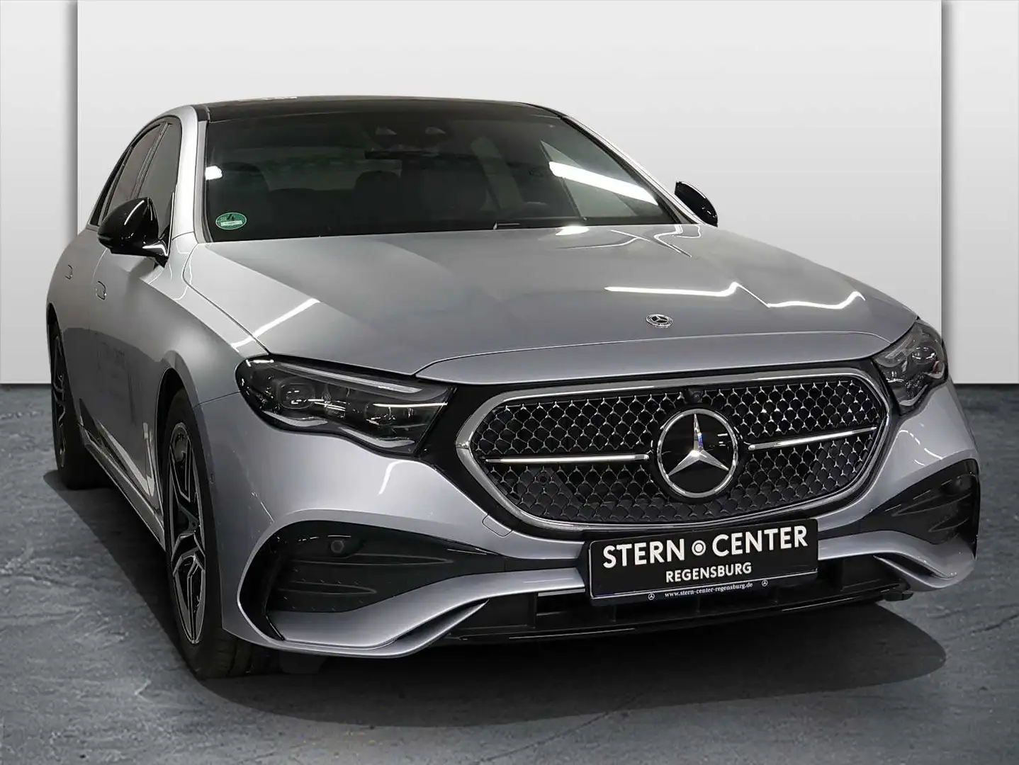 Mercedes-Benz E 220 d Limo AMG+DIST+MEMORY+DIGITAL LIGHT+AHK++ Silber - 2