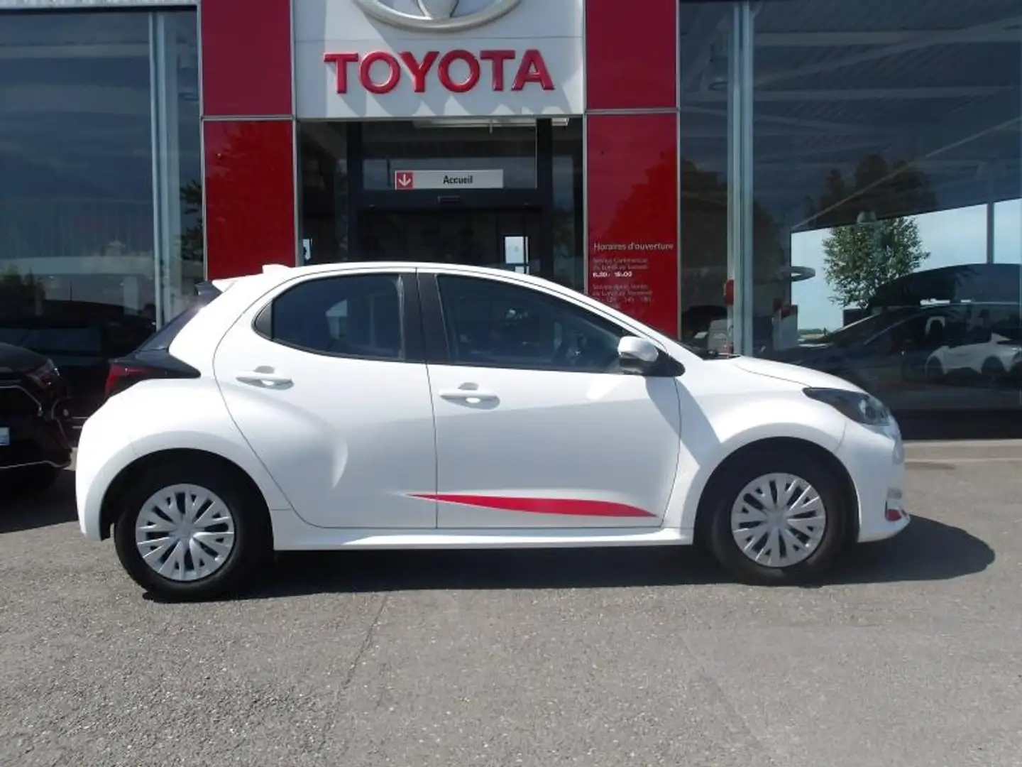 Toyota Yaris 116h Dynamic 5p MY22 Blanc - 1