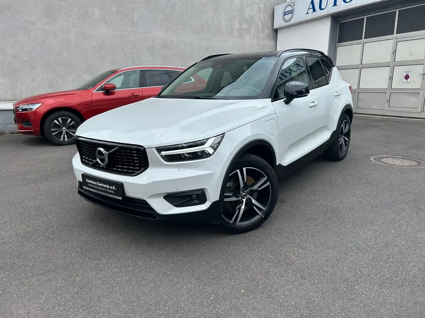 Volvo XC40 T5 R-Design Expr. Plug-In,AHK,BLIS,ACC,Kam Weiß - 1