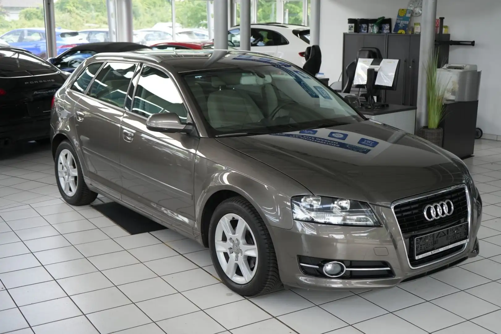 Audi A3 Sportback 1.2 TFSI Attraction Grigio - 1