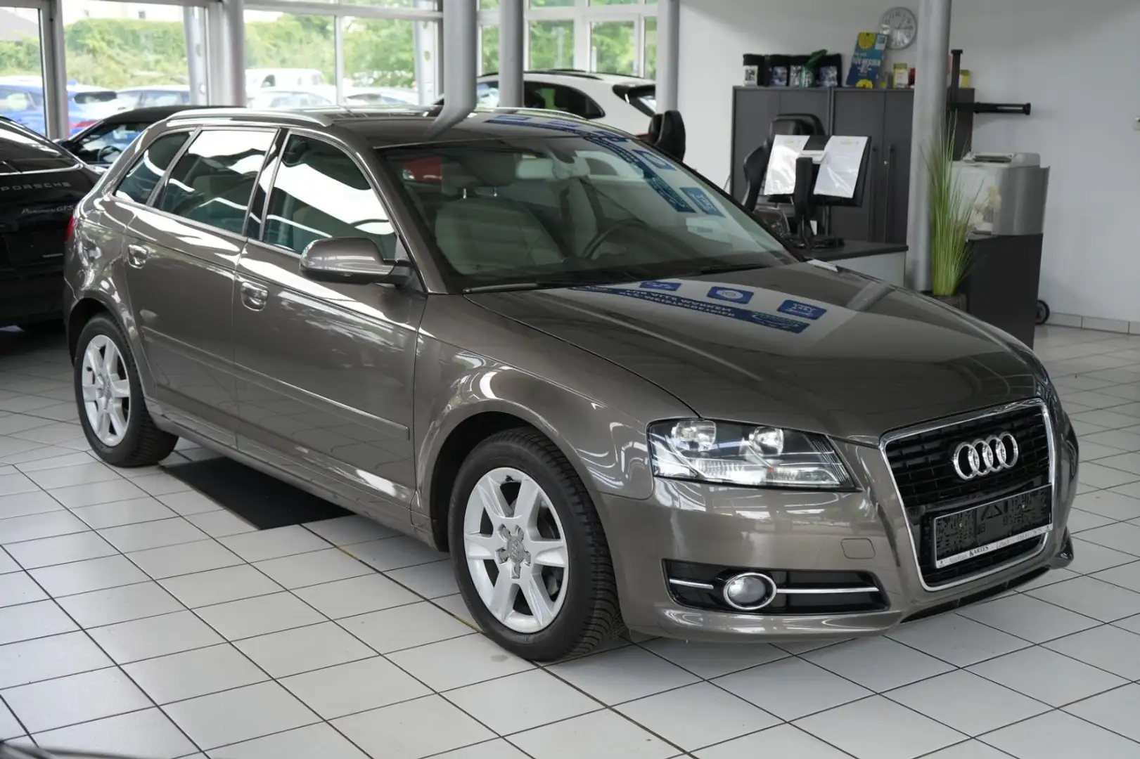 Audi A3 Sportback 1.2 TFSI Attraction Gris - 1