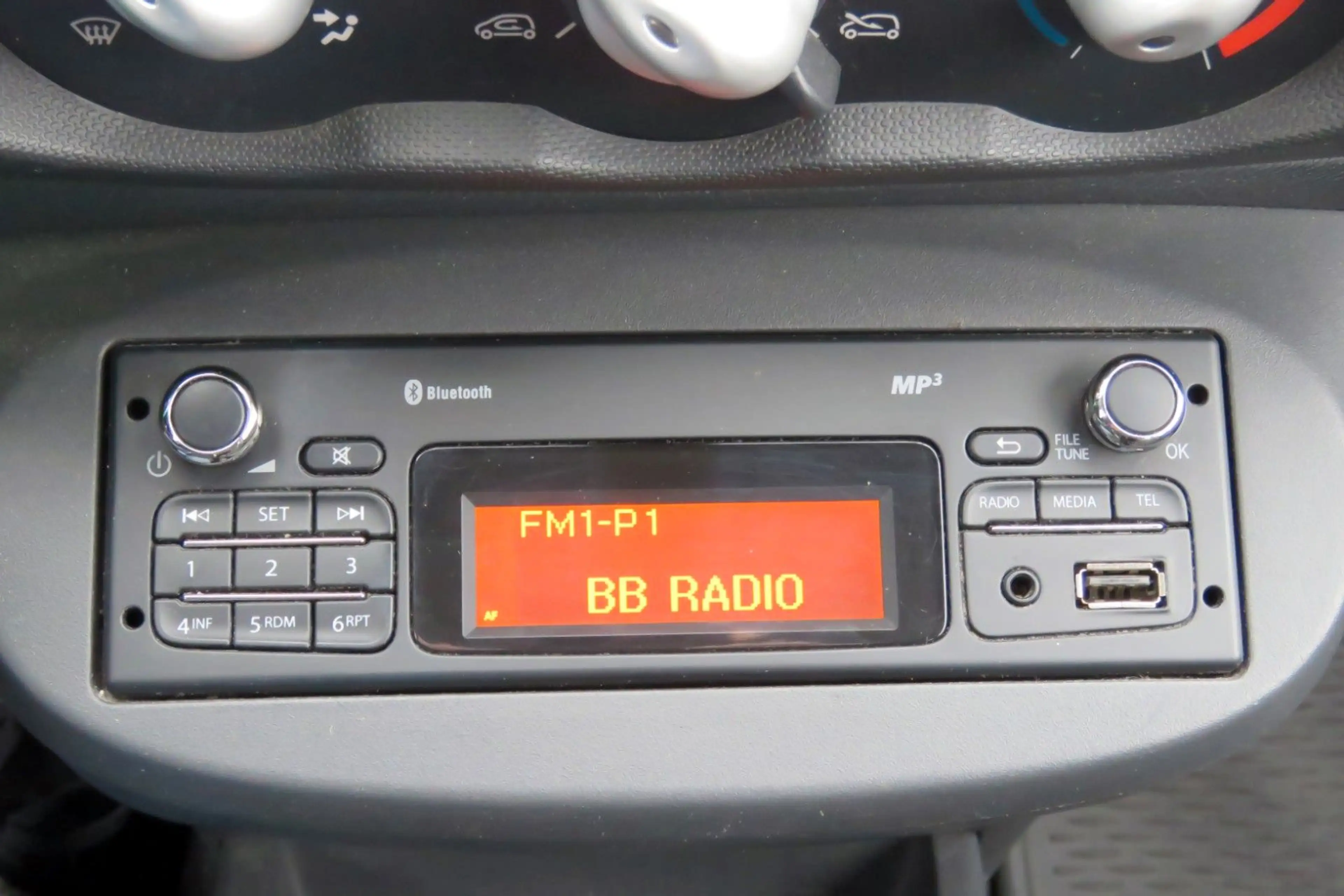 Renault Twingo Expression Klima erst 54 Tkm !!! — photo 15