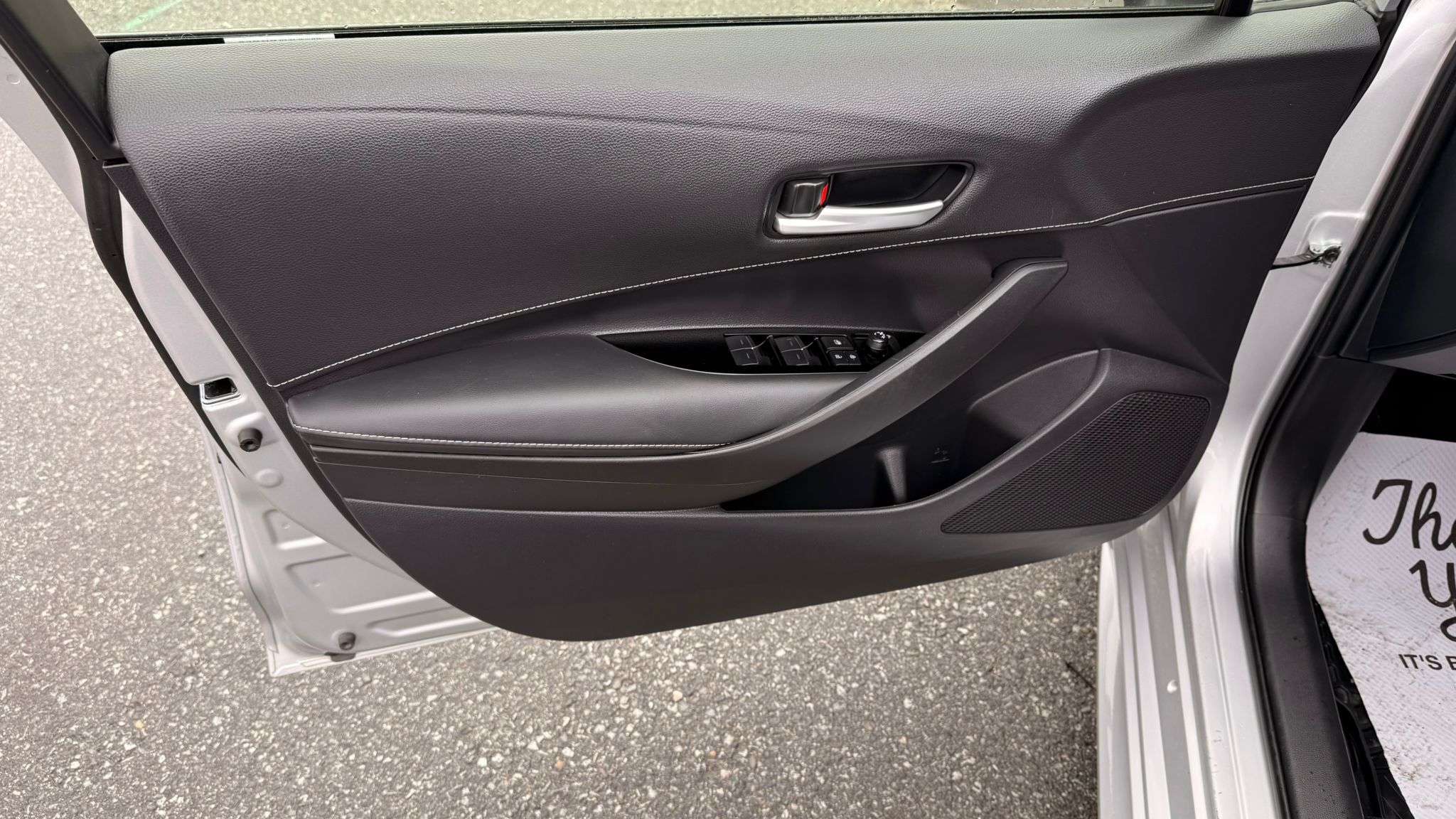 2025 Toyota Corolla 5-Door — view 9