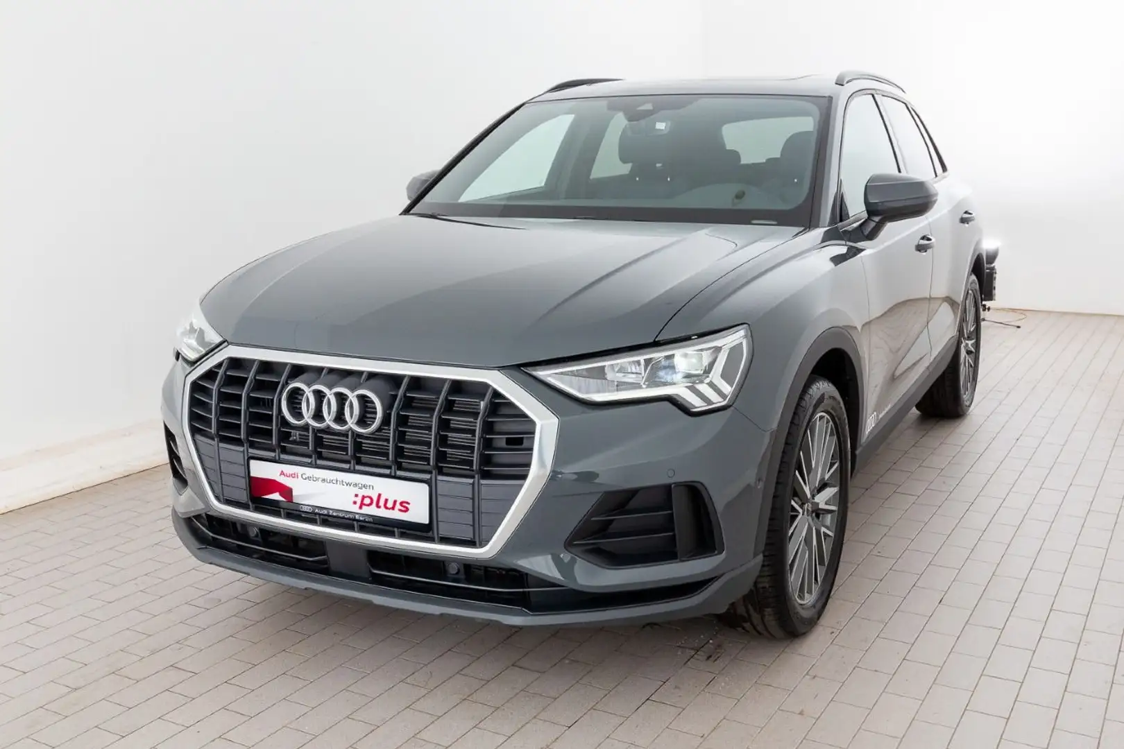 Audi Q3 35 TFSI S tr. VIRTUAL PDC RFK NAVI LED PANO Grau - 2