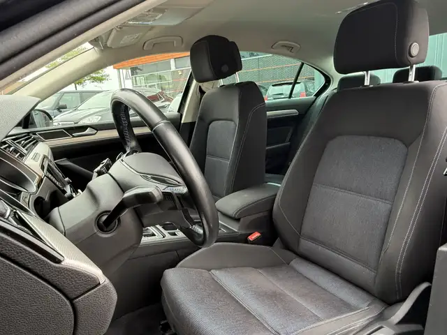 Volkswagen Passat view 6