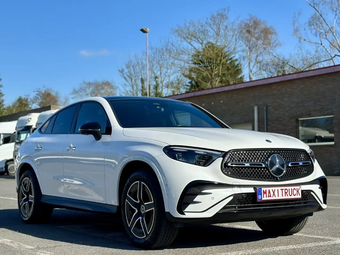 Mercedes-Benz GLC 300 e Hybrid AMG Line- 63.214€- Leasing 1.466€/M Blanco - 2