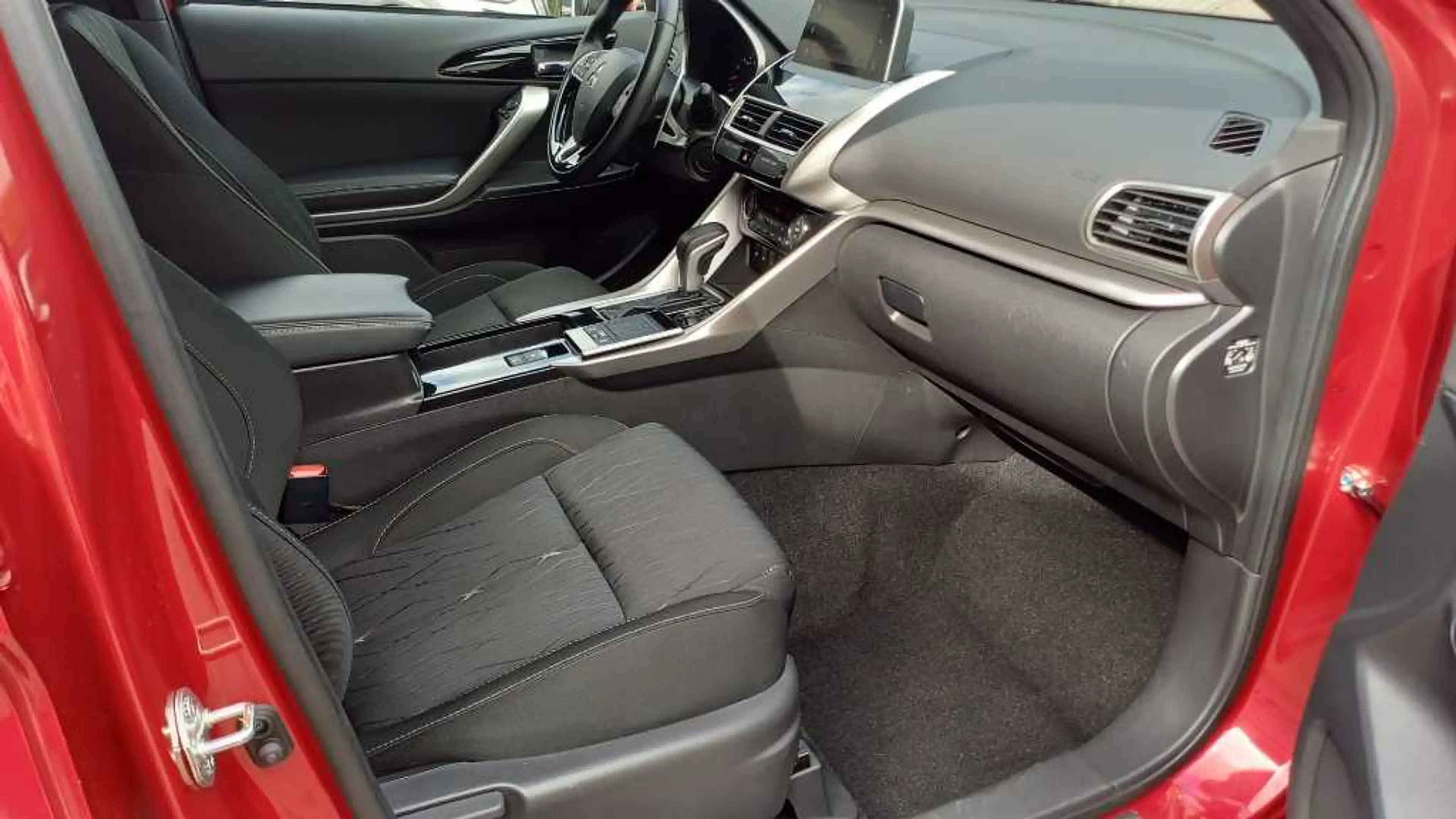 Mitsubishi Eclipse Cross Diamant+ 1.5 T-MIVEC CVT AT — photo 12