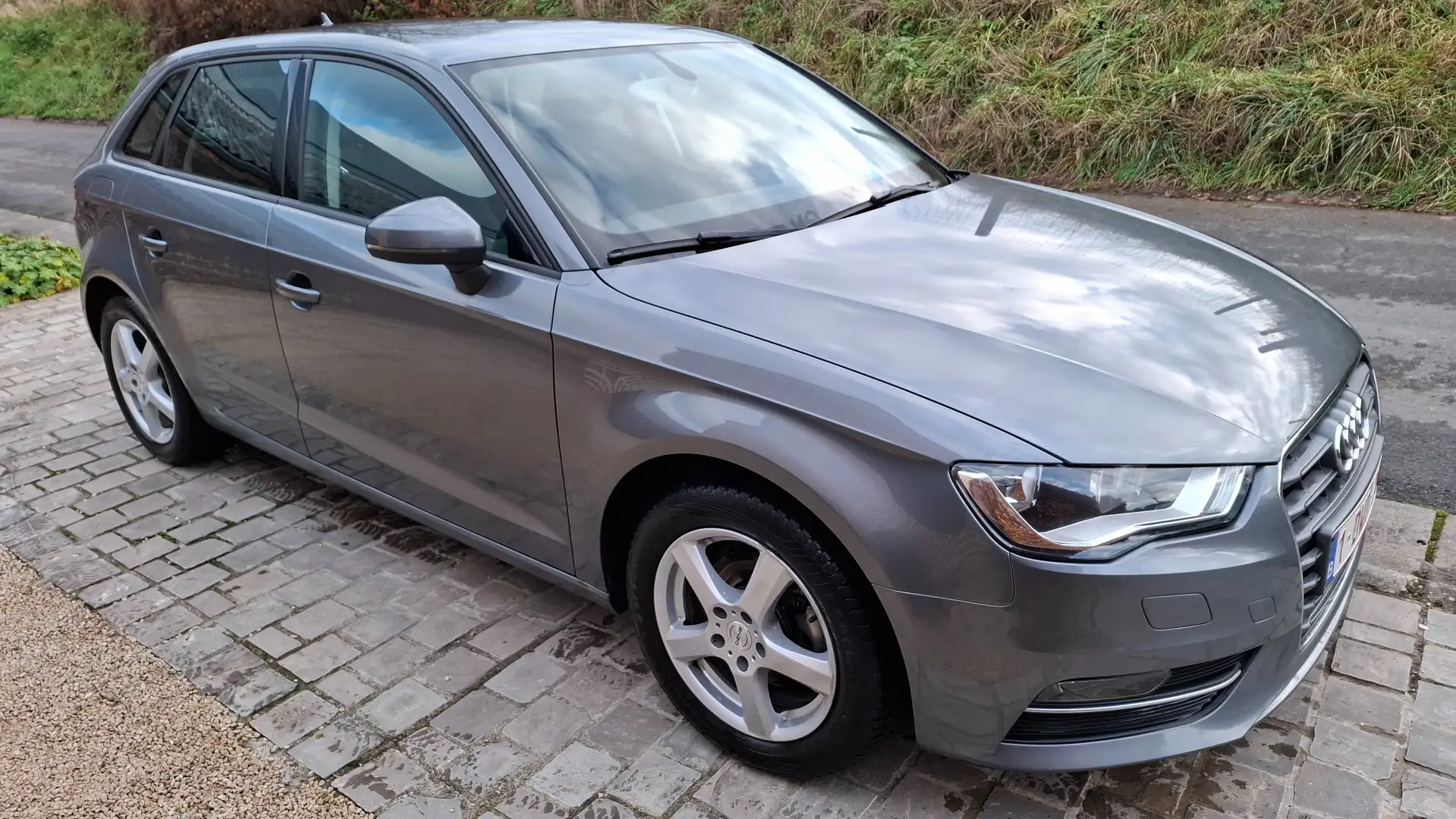 Audi A3 A3 Sportback 1.2 TFSI Attraction Gris - 2
