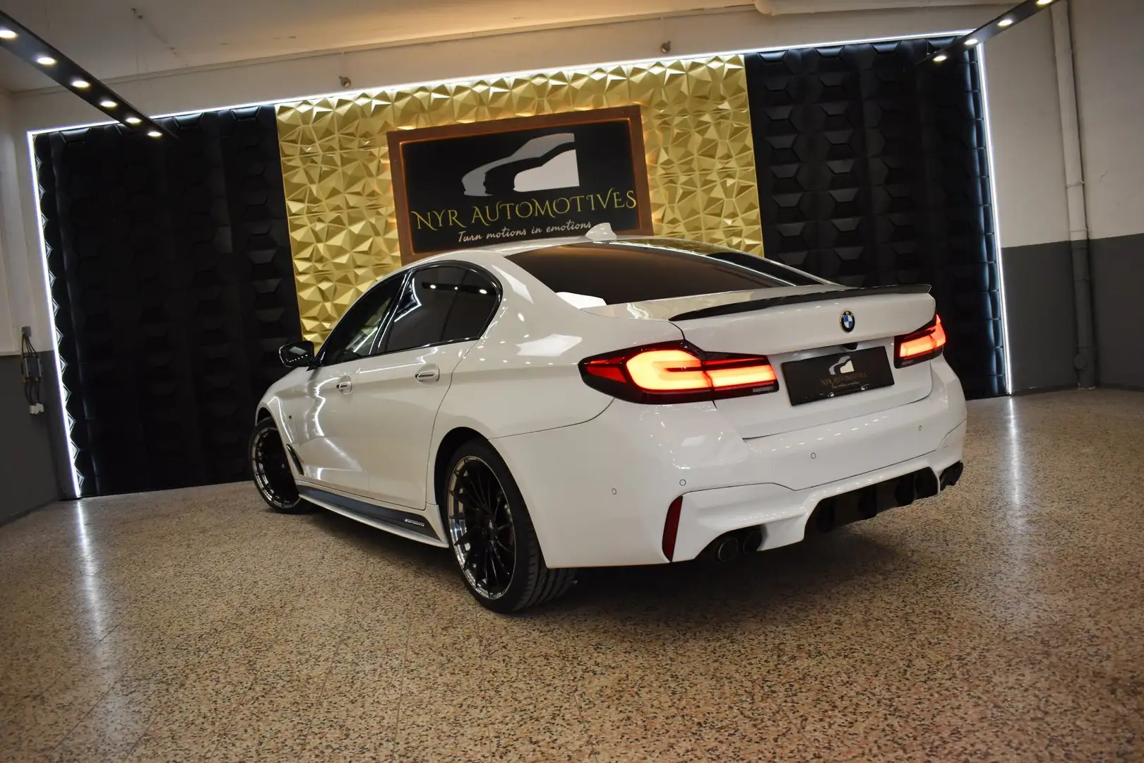 BMW 530 i xDrive M-PERFORMANCE, 1. HAND, MASSAGE, HUD, ACC Weiß - 2