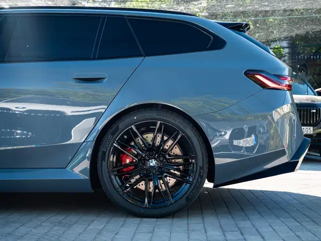 BMW M5 view 11