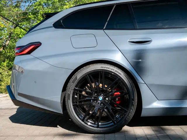 BMW M5 view 12