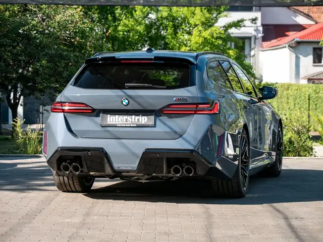 BMW M5 view 6