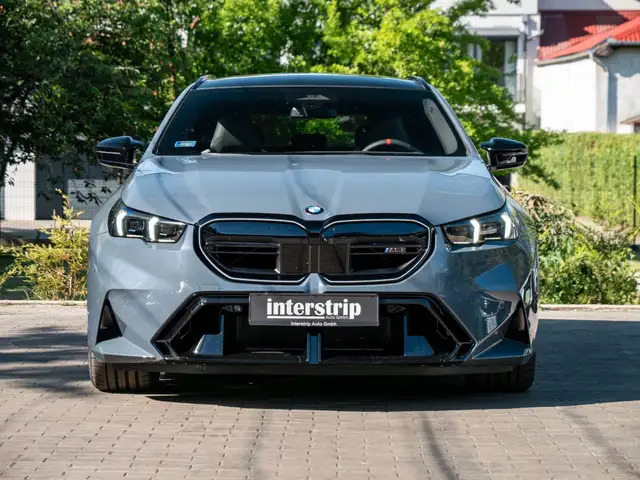 BMW M5 view 2