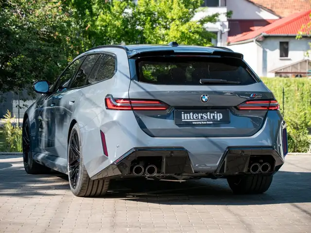 BMW M5 view 4