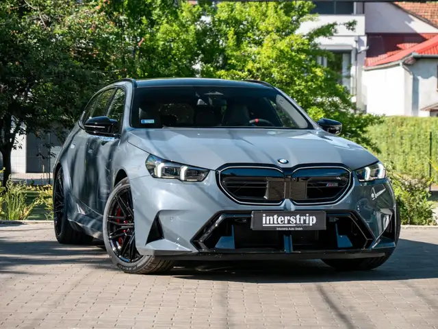 BMW M5 view 3