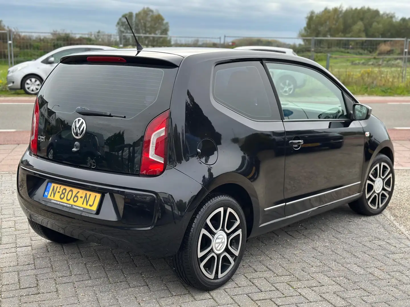 Volkswagen up! 1.0 high up! BlueMotion airco! Zwart - 2