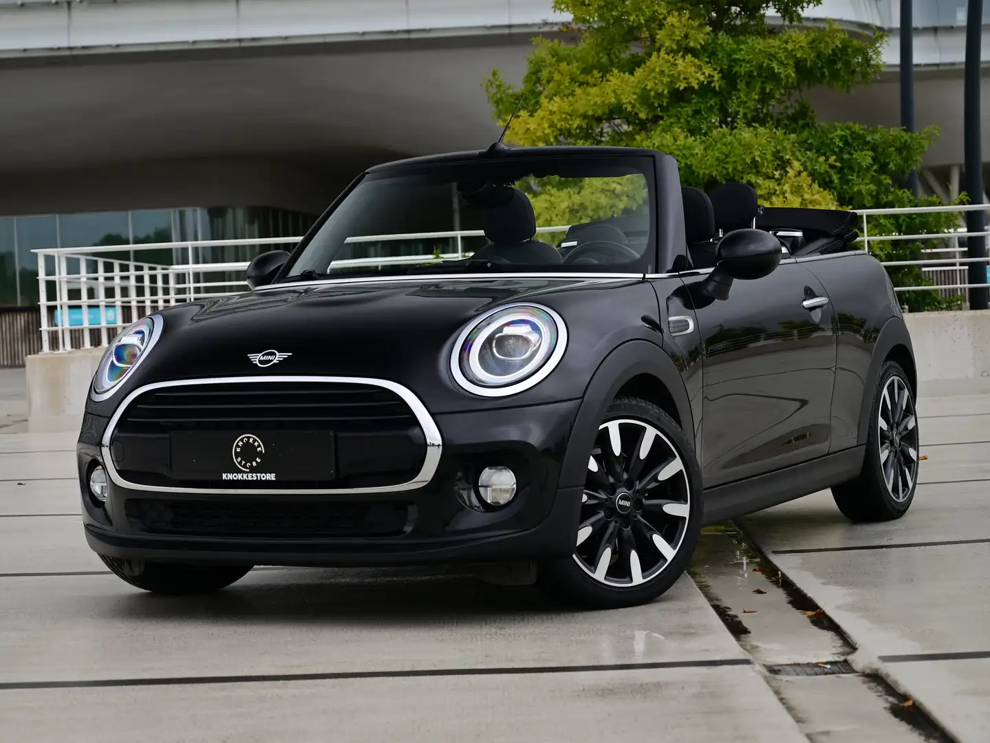 MINI Cooper Cabrio AUT / LED / NAVI / CRUISE / PDC / REMOTE SERVICES Schwarz - 1