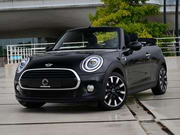 AUT / LED / NAVI / CRUISE / PDC / REMOTE SERVICES