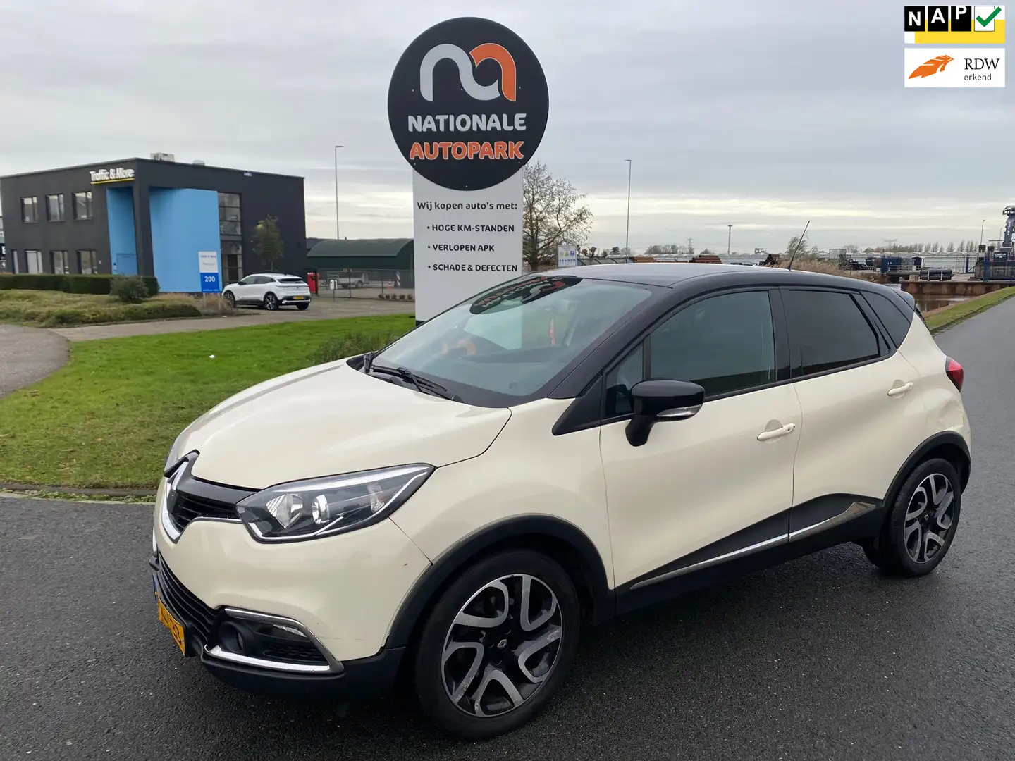 Renault Captur 2014 * 1.5 dCi Dynamique * AUTOMAAT * APK * Weiß - 1