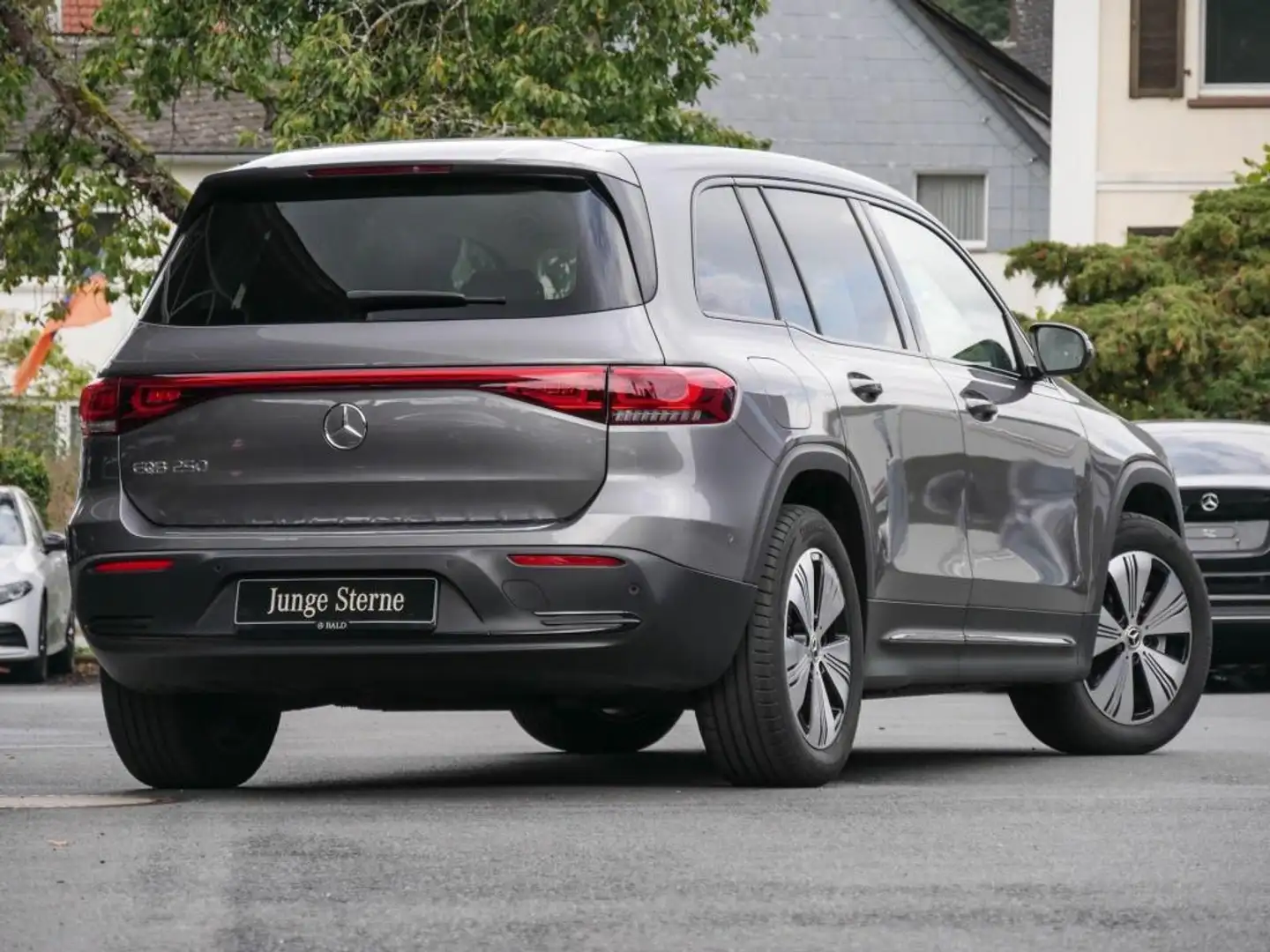 Mercedes-Benz EQB 250 Progressive/LED/Night/Kamera/Shz/Ambi/18 Grijs - 2