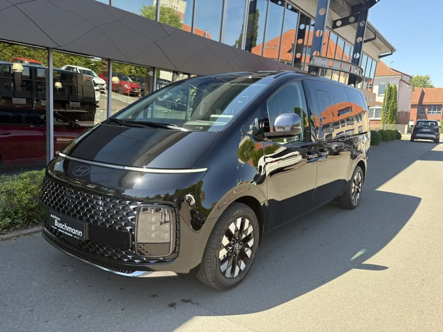 Hyundai STARIA 1.6 T-GDI HEV Signature (US4) Zwart - 1