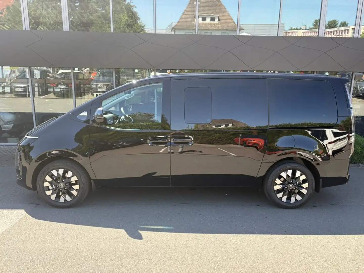 Hyundai STARIA 1.6 T-GDI HEV Signature (US4) Zwart - 2