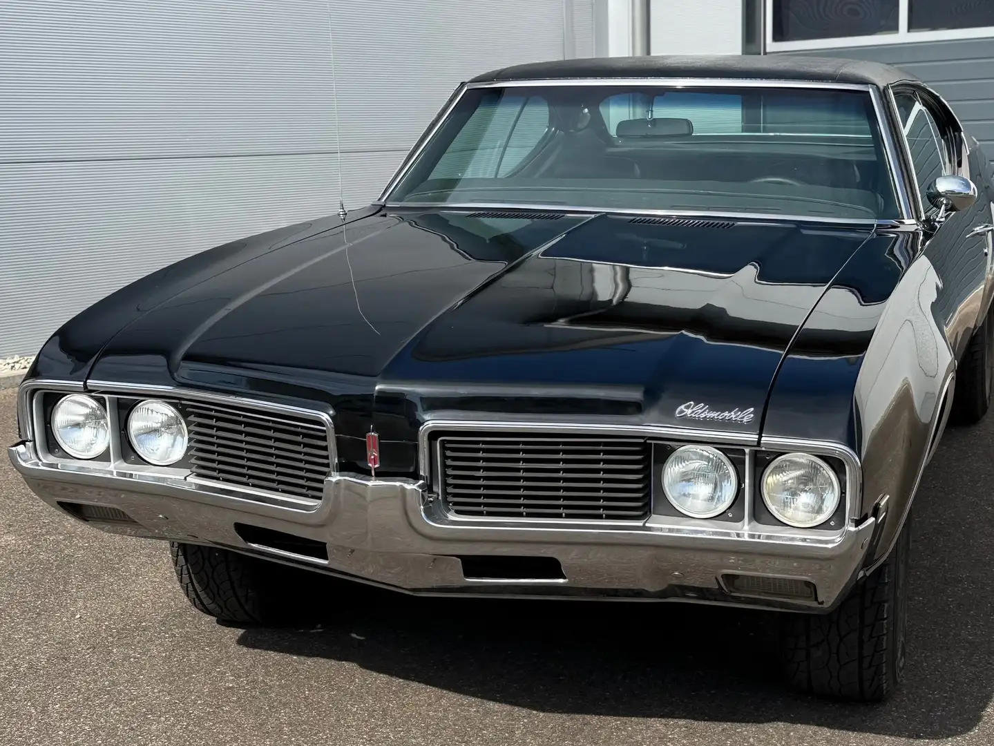 Oldsmobile Cutlass 1969 Supreme aus Michigan Noir - 1