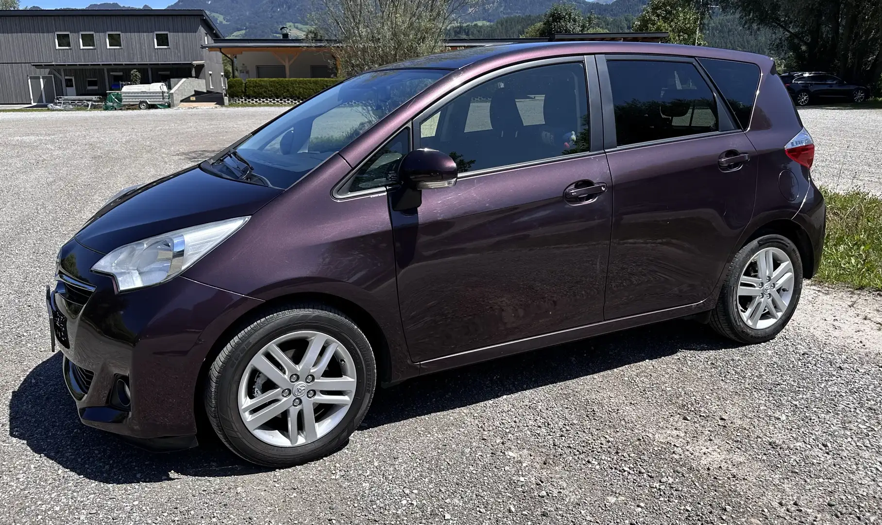Toyota Verso-S Verso S 1,33 dVVT-i Active Violett - 2
