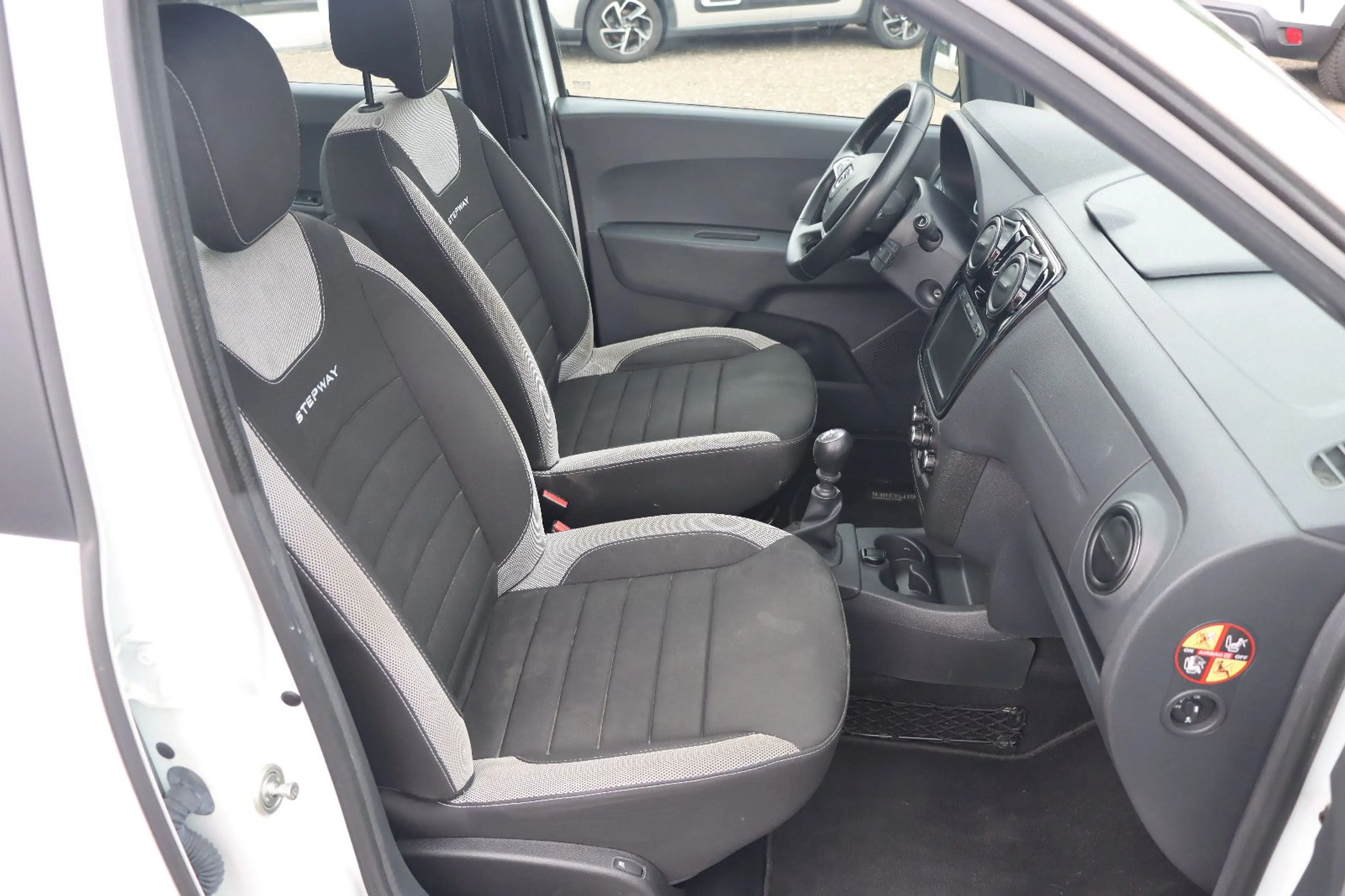 Dacia Lodgy Stepway  1.HAND l NAVI l KAMERA l 7-SITZER — photo 10