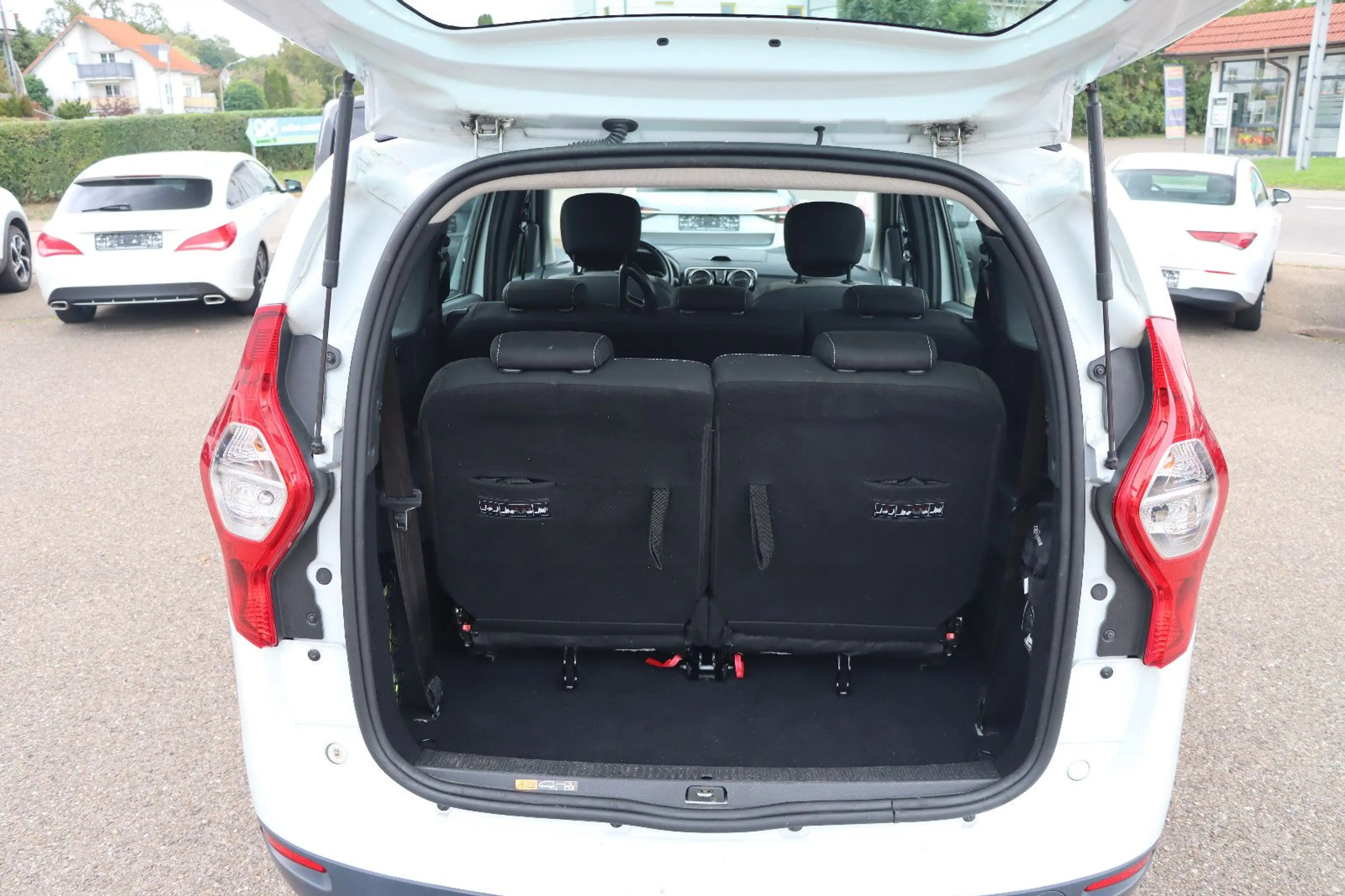 Dacia Lodgy Stepway  1.HAND l NAVI l KAMERA l 7-SITZER — photo 12