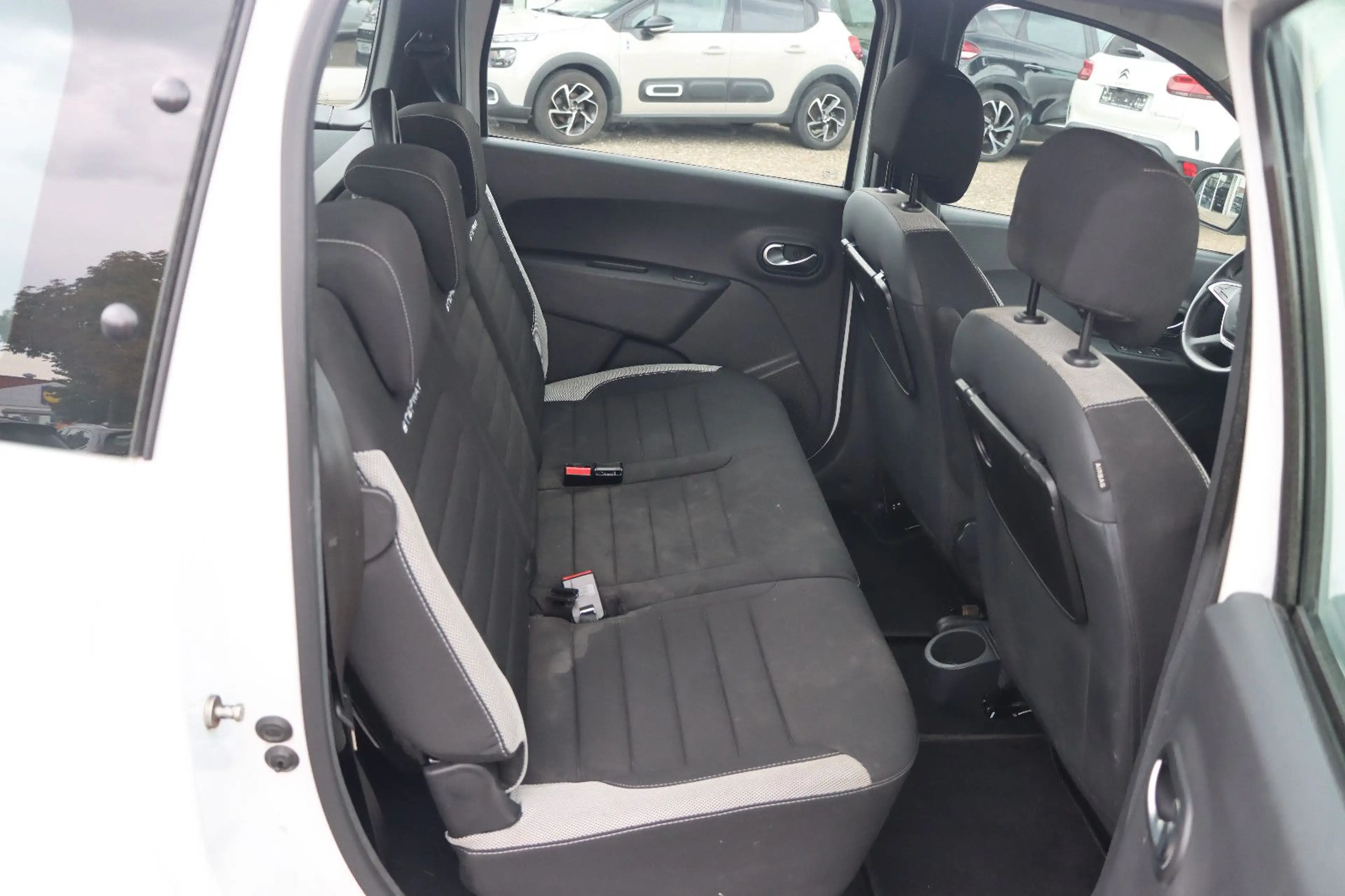Dacia Lodgy Stepway  1.HAND l NAVI l KAMERA l 7-SITZER — photo 11
