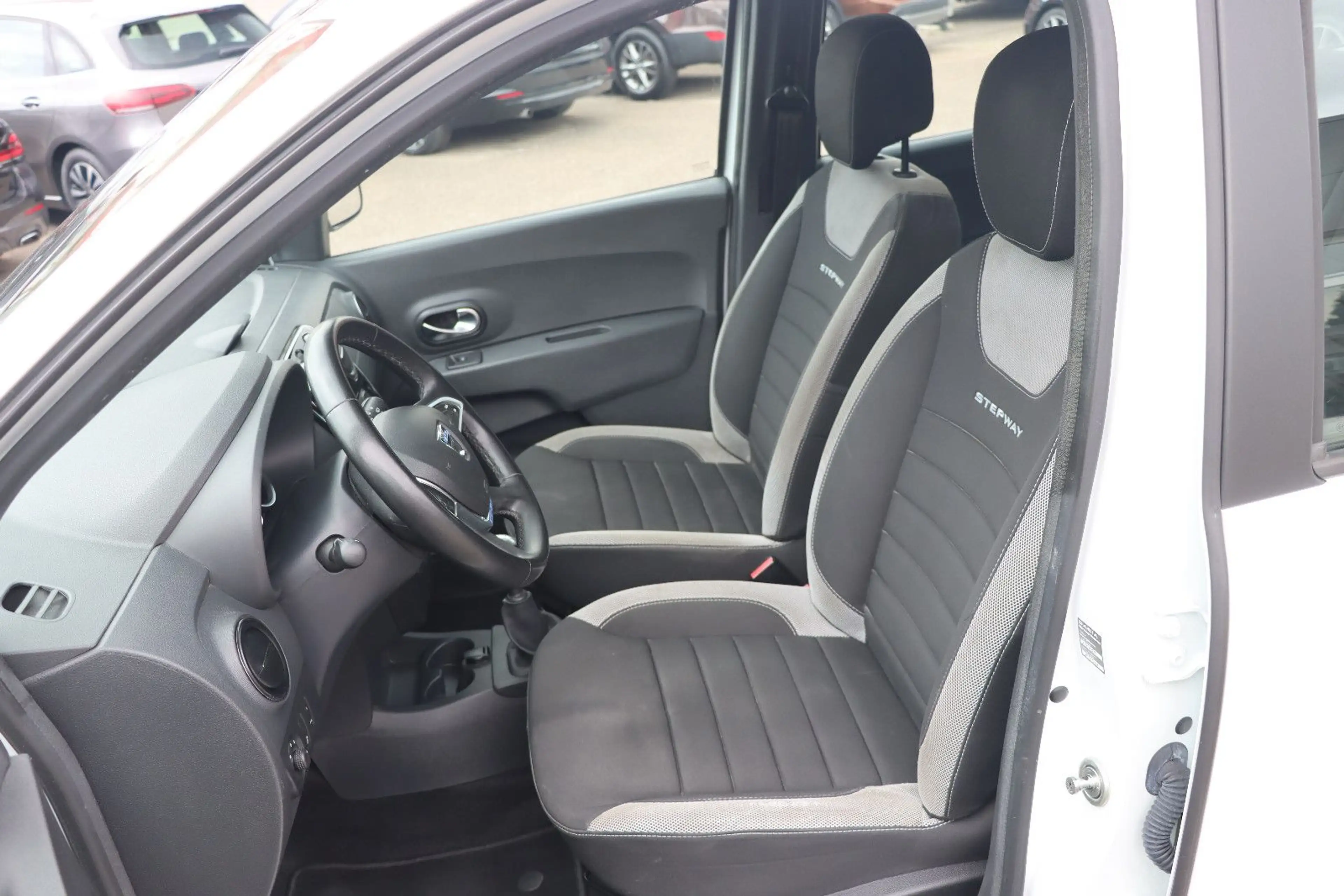 Dacia Lodgy Stepway  1.HAND l NAVI l KAMERA l 7-SITZER — photo 14