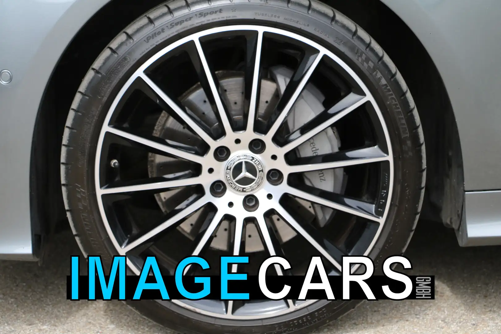 Mercedes-Benz E 220 E 220d 4MATIC AMG COUPE STANDHEIZUNG NIGHT SH PANO Gris - 2