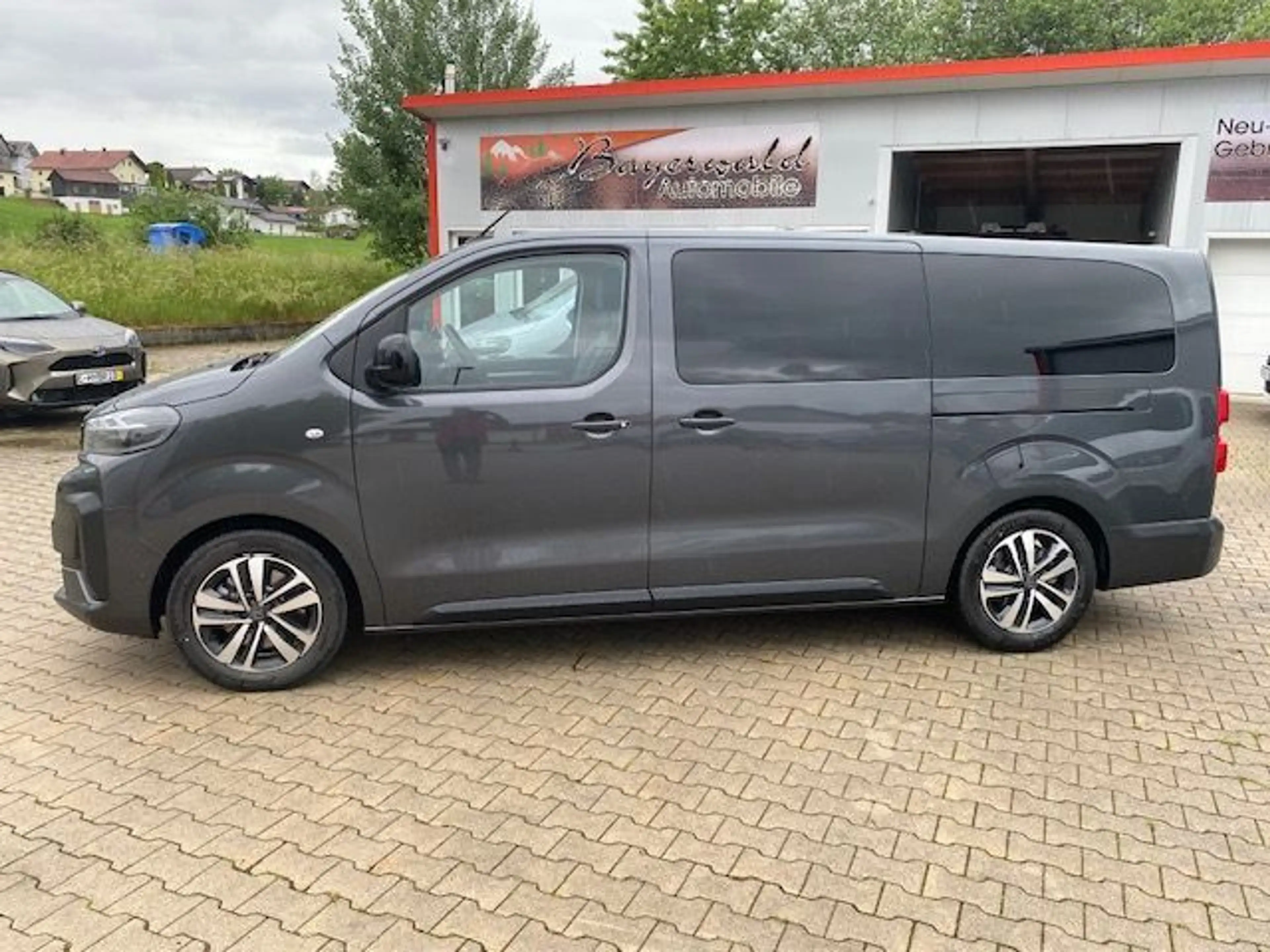 Peugeot Traveller Allure L3 7-Sitz Navi AHK Panodach ACC — photo 11