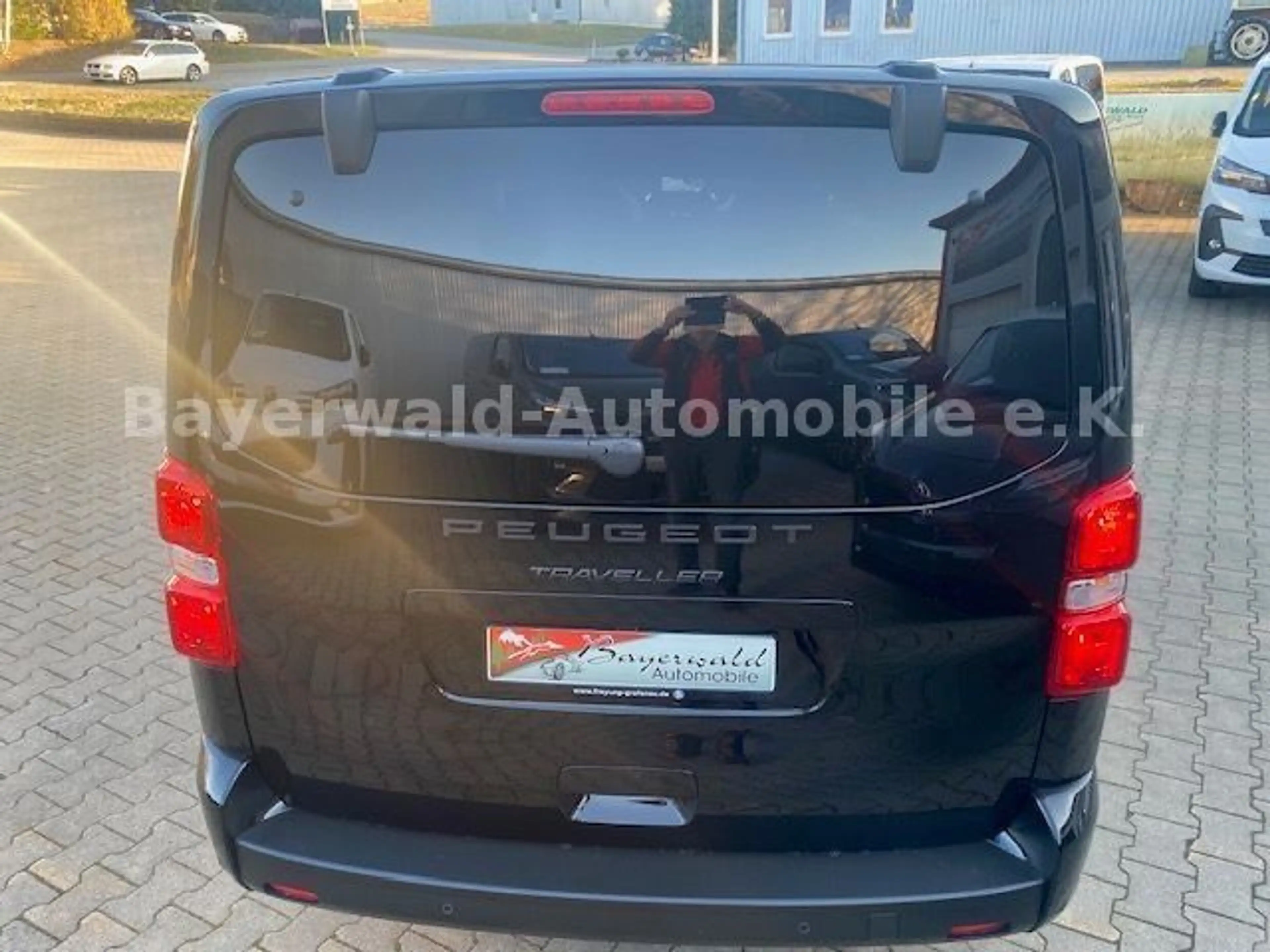 Peugeot Traveller Allure L3 7-Sitz Navi AHK Panodach ACC — photo 4