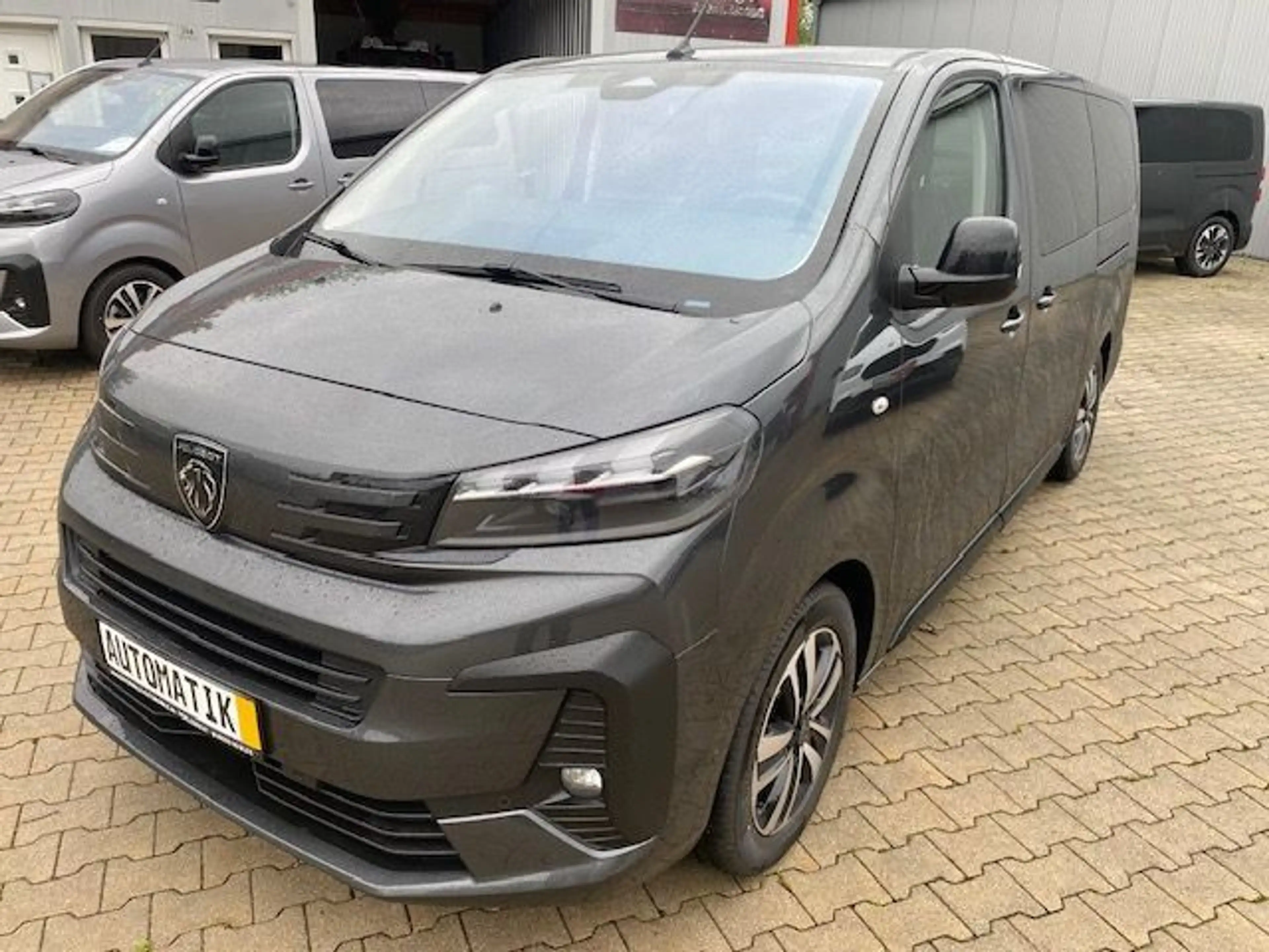 Peugeot Traveller Allure L3 7-Sitz Navi AHK Panodach ACC — photo 10
