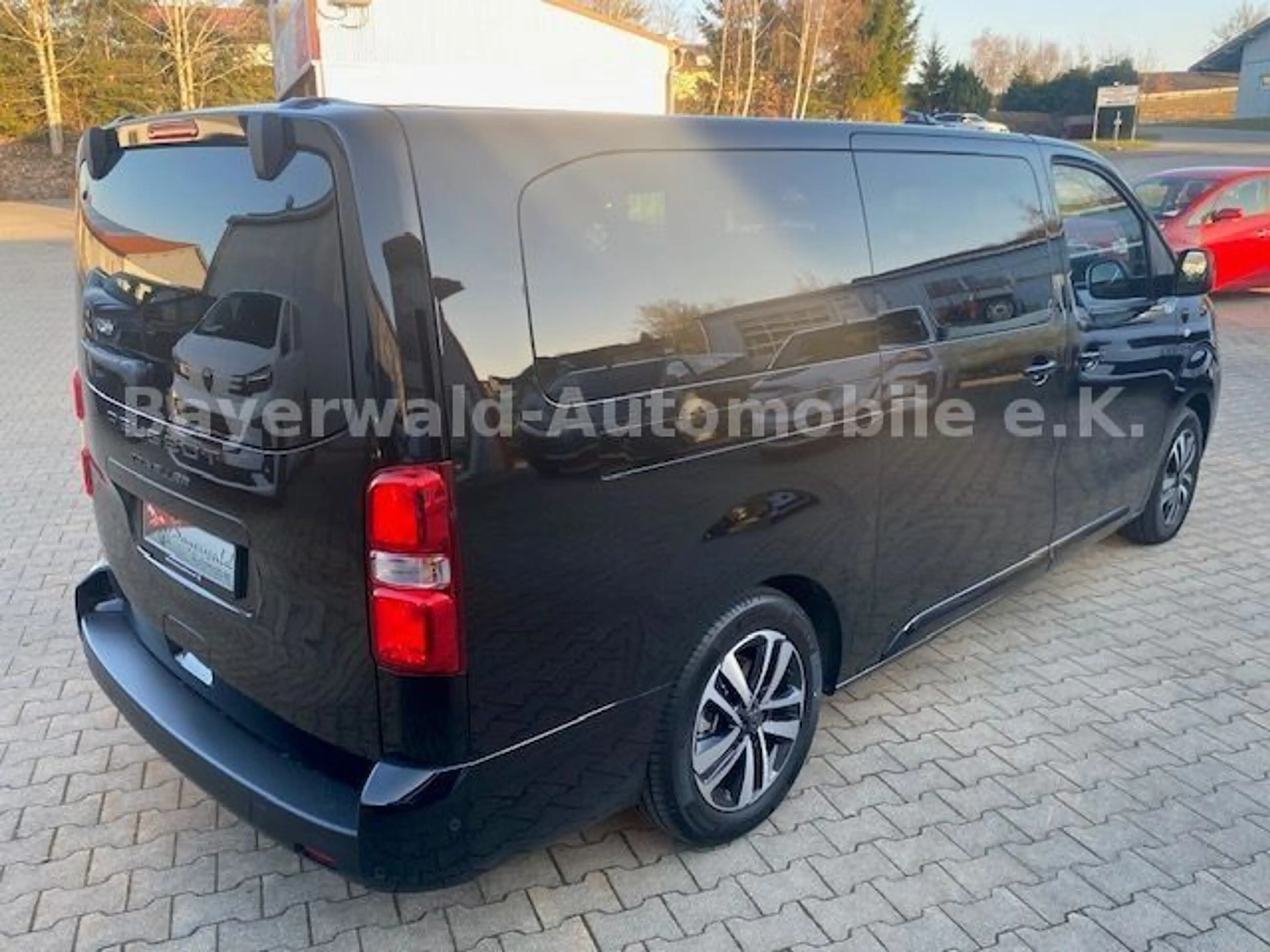 Peugeot Traveller Allure L3 7-Sitz Navi AHK Panodach ACC — photo 5