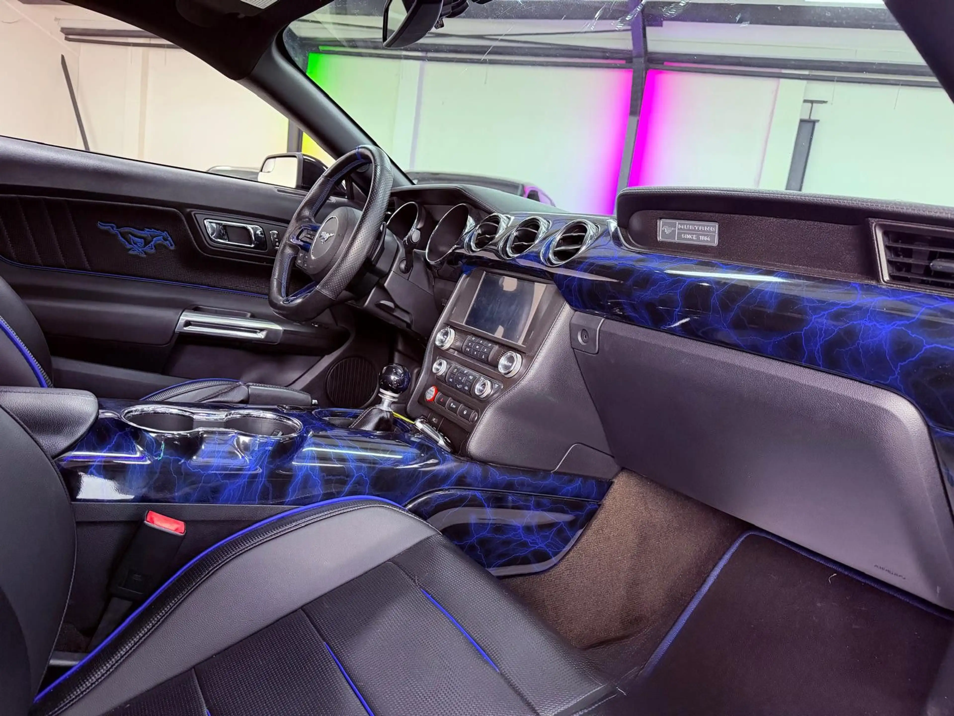 Ford Mustang GT Fastback -V6 -sparsam durch LPG — photo 6