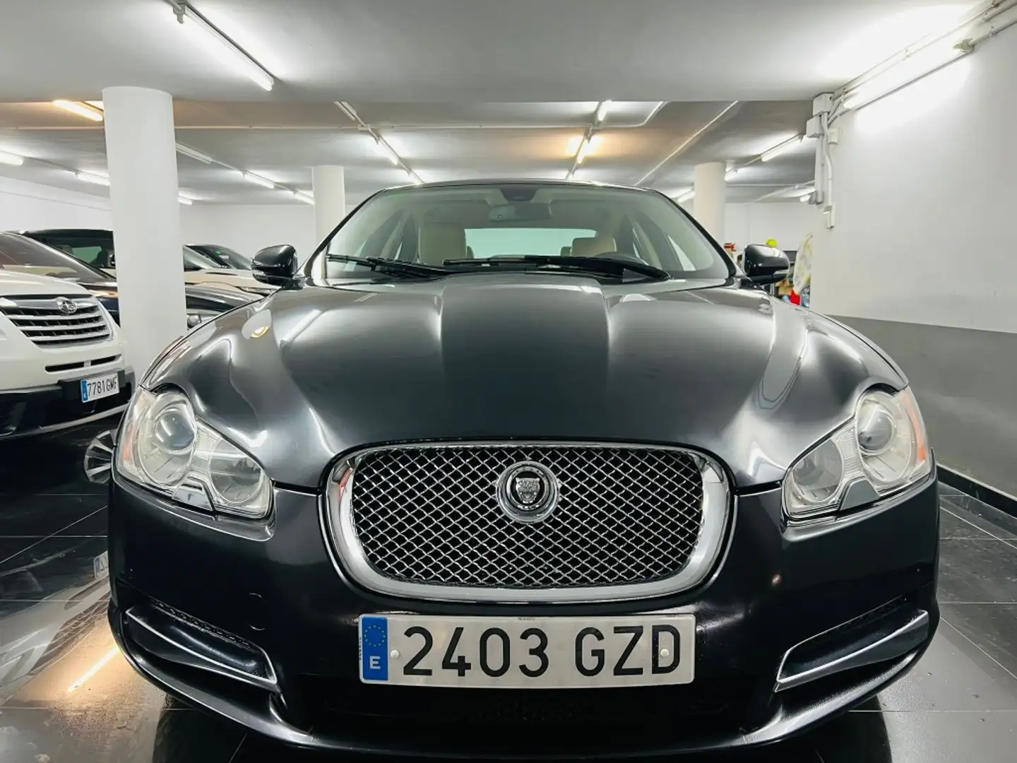 Jaguar XF 3.0 V6 Premium Luxury Aut. Schwarz - 2