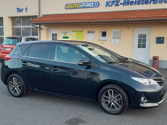 Toyota Auris Life