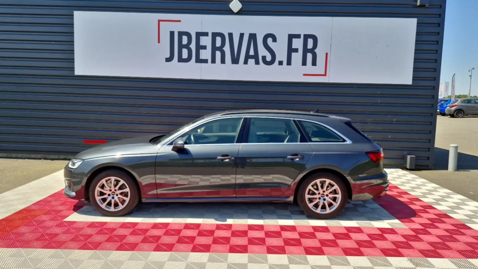 Audi A4 35 TFSI 150 S tronic 7 BUSINESS LINE Noir - 2