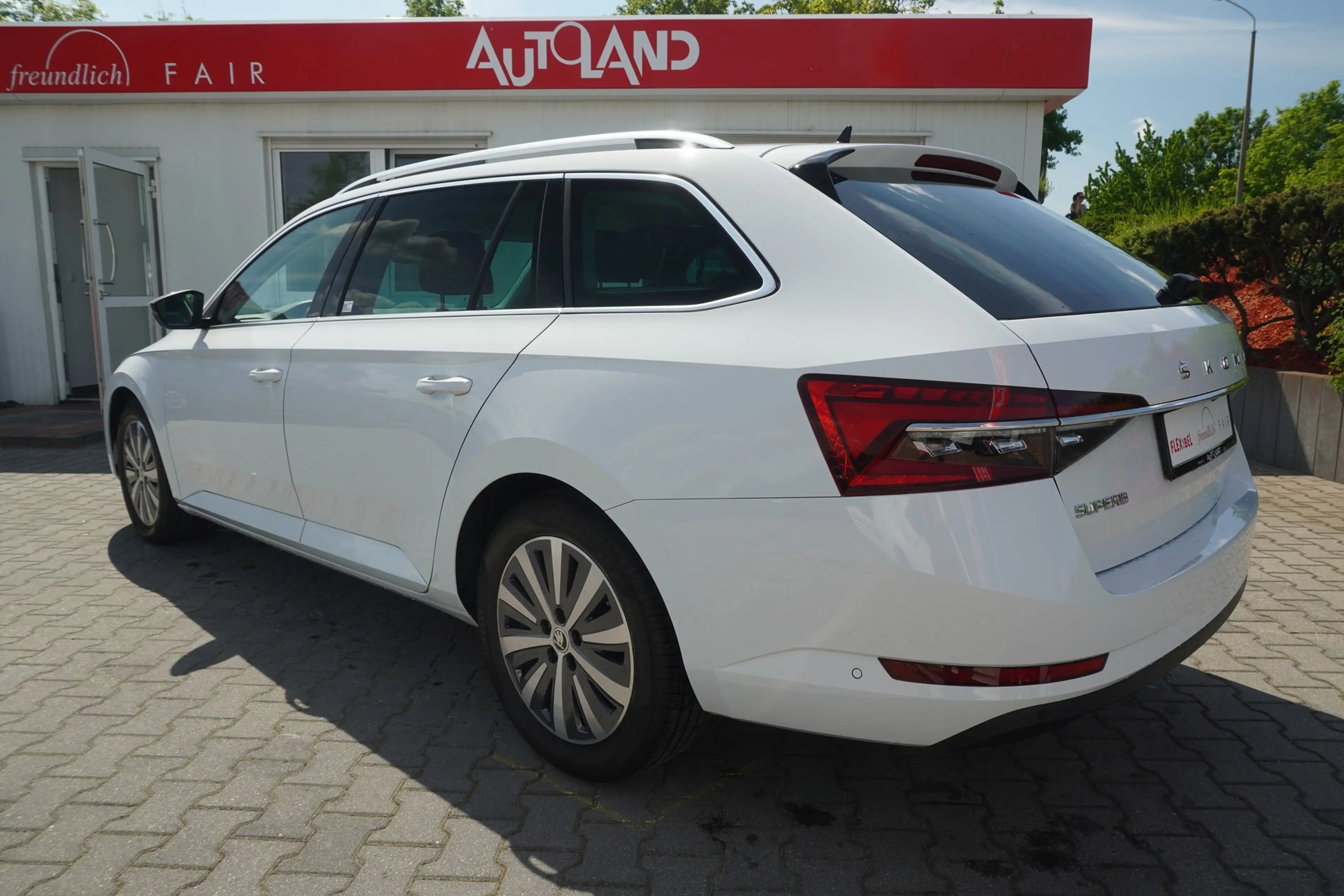 Skoda Superb Combi 2.0 TDI L&K 4x4 LED Navi ACC AHK — photo 3