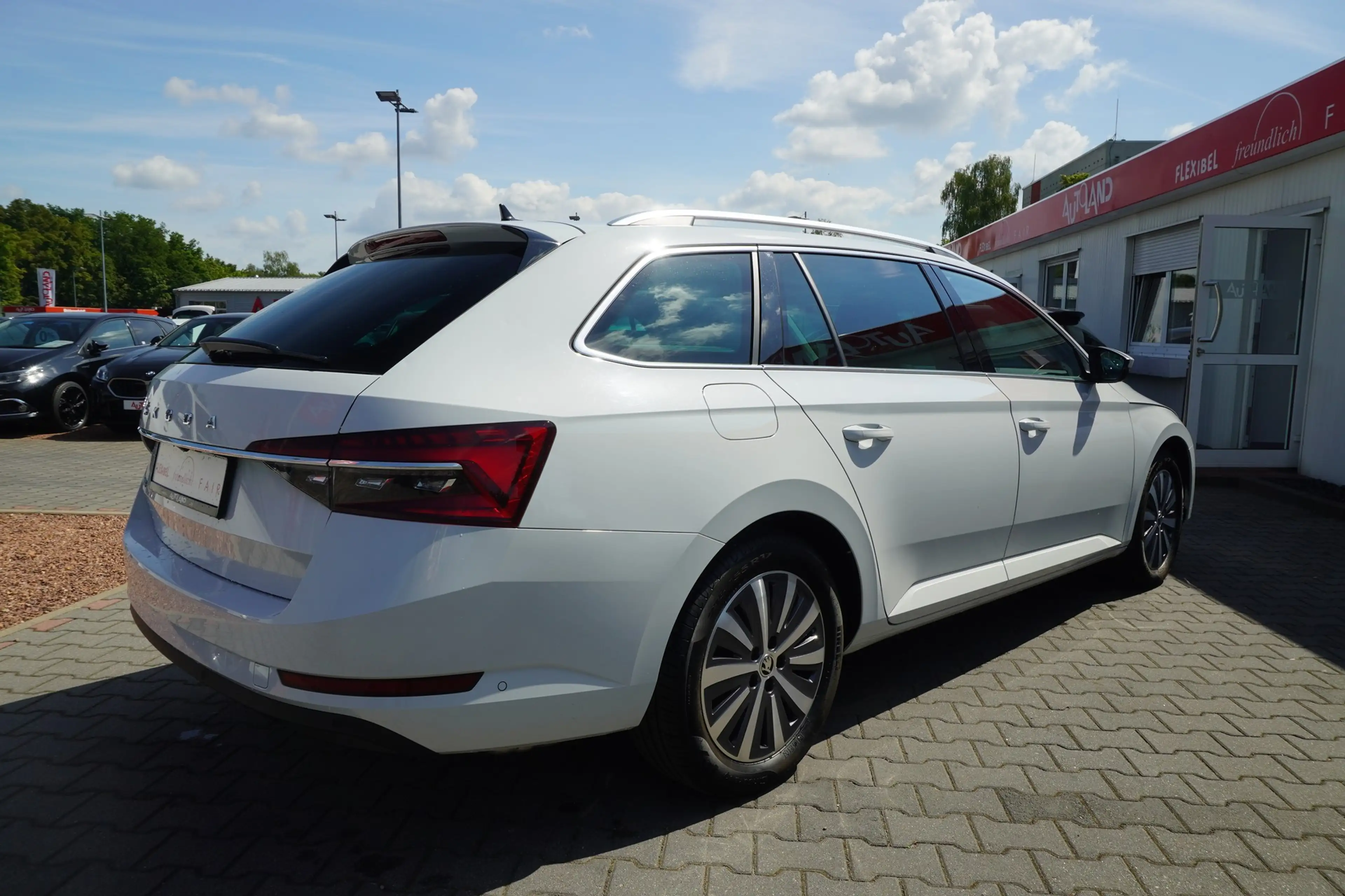 Skoda Superb Combi 2.0 TDI L&K 4x4 LED Navi ACC AHK — photo 5
