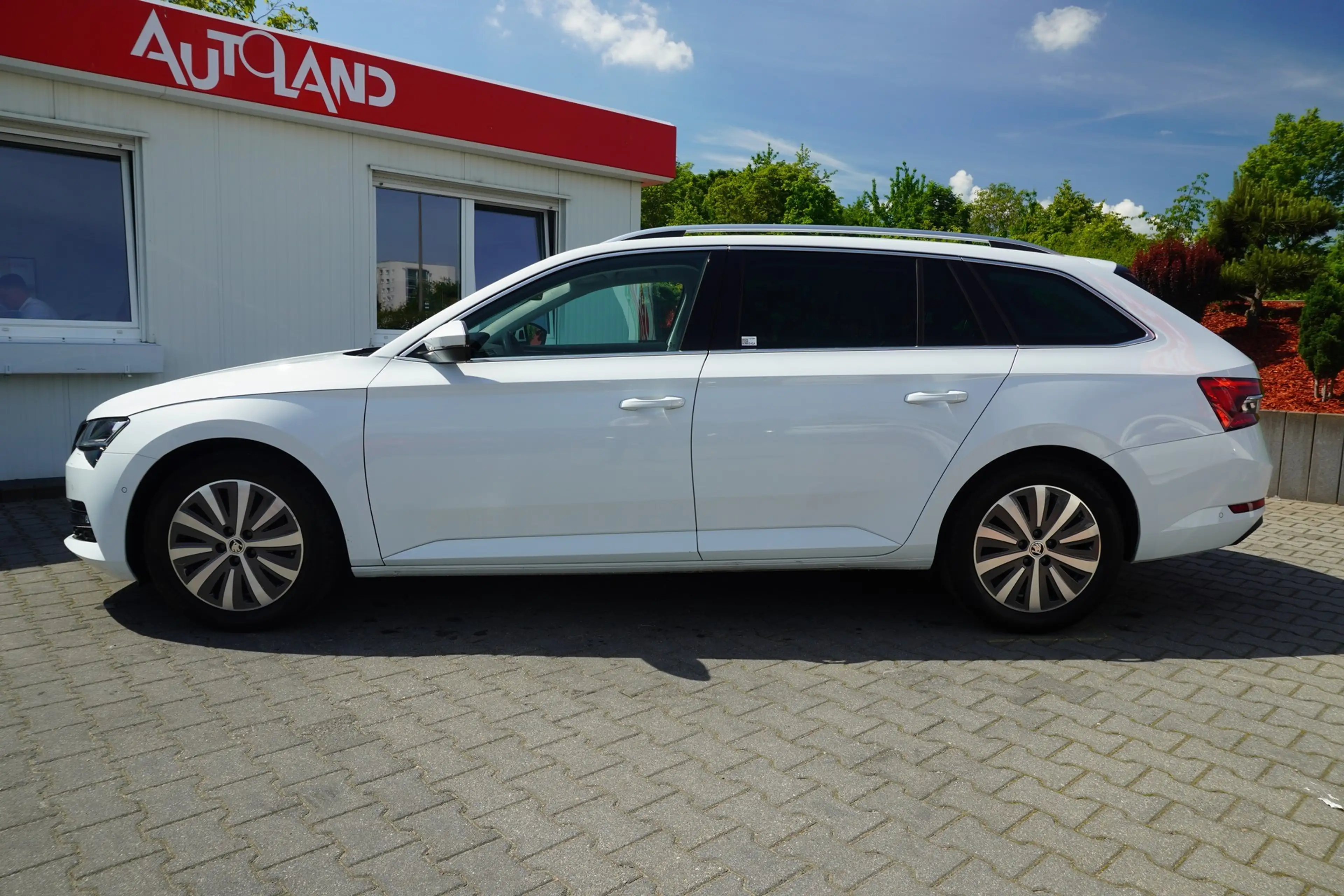Skoda Superb Combi 2.0 TDI L&K 4x4 LED Navi ACC AHK — photo 2