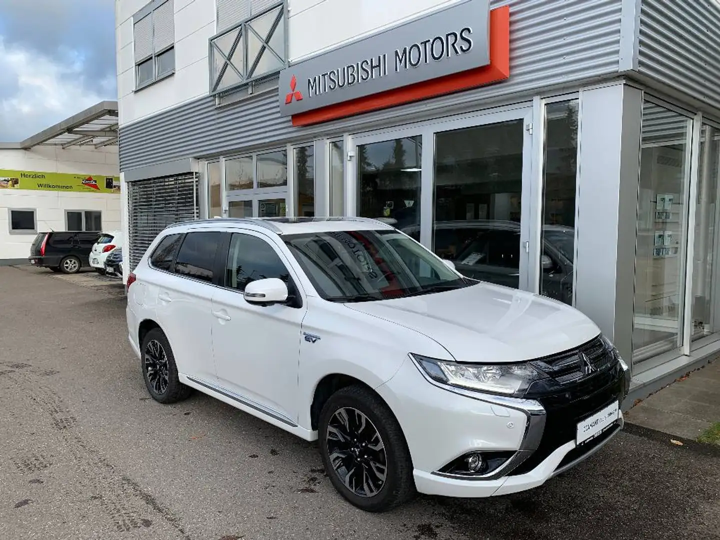 Mitsubishi Outlander TOP Fahrassist. 4WD Blanc - 1